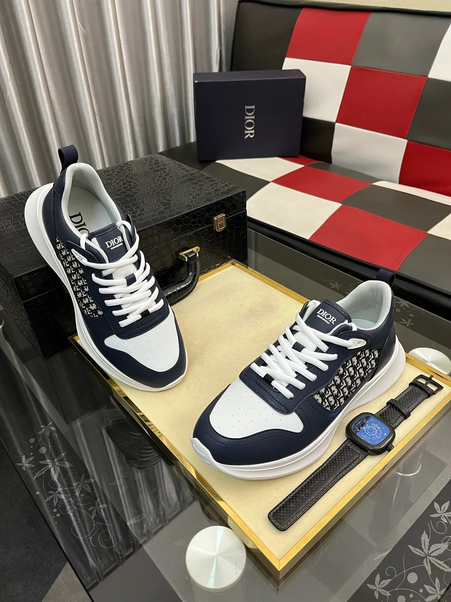 Men's shoes💰: 380⌚️⌚️[Dior] Dior's new men's genuine leather casual shoes, the highest version on the market, any comparison is welcome🆚! The original leather has excellent texture and is super high-end! Fetal sheep net lining imported from Italy, removable pad! Luxurious materials and fine workmanship, highly recommended! Code number: 38-445️⃣Colors available